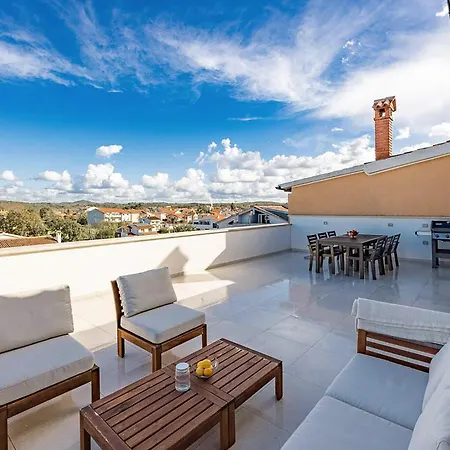 Holiday home Cozy In With Outdoor Swimming Pool *