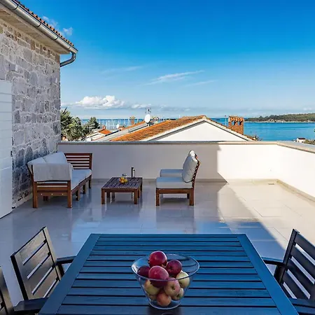 Cozy In With Outdoor Swimming Pool *