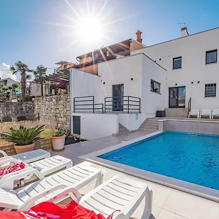 Cozy In With Outdoor Swimming Pool * Funtana