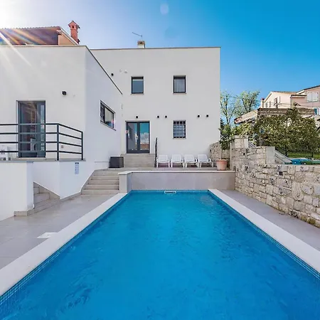 Holiday home Cozy In With Outdoor Swimming Pool Funtana