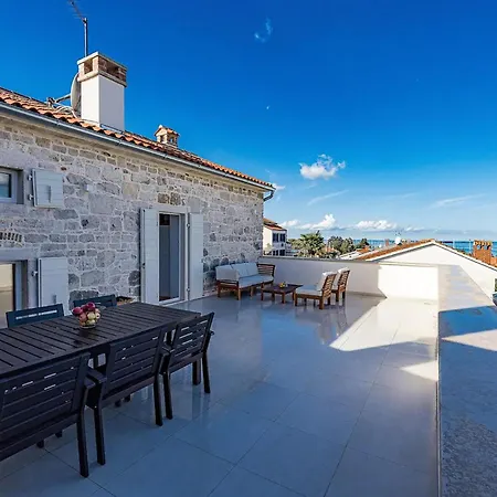 Cozy In With Outdoor Swimming Pool *